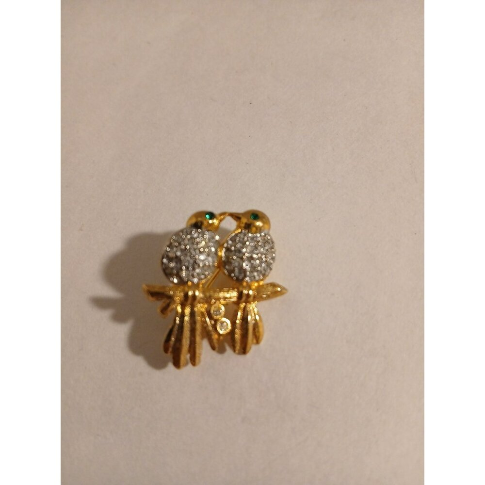 Vintage Gold Tone Love Birds With Green Eyes Brooch Pin Animal